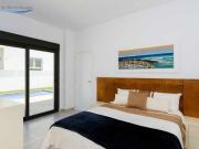 CHALETS ADOSADOS CON PISCINA PRIVADA