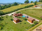 Chalets en bois avec vue sur piscine un havre de paie et...