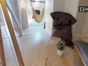 Chambre à louer dans un appartement de 5 chambres dans...