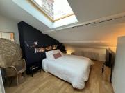 Chambre avec salle de bain dans appart familial