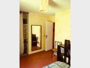 Chambre claire et spacieuse