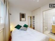 Chambre dans un appartement partagé de 11 chambres,...