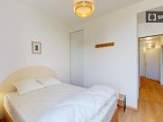 Chambre dans un appartement partagé de 14 chambres à...