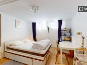 Chambre dans un appartement partagé de 14 chambres à...