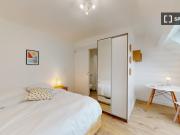 Chambre dans un appartement partagé de 18 chambres à...