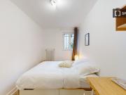 Chambre dans un appartement partagé de 18 chambres à...