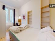 Chambre dans un appartement partagé de 18 chambres,...