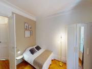 Chambre dans un appartement partagé de 5 chambres, Val...