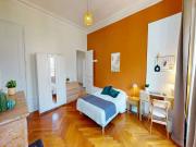 Chambre dans un appartement partagé de 7 chambres à...