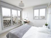 Chambre de 11 m² entièrement meublée et balcon Chambre de 11 m² entièrement meublée et balcon