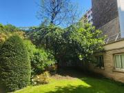 Chambre de bonne en rez de jardin Porte Dauphine