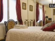 Chambre décorée dans un appartement de 2 chambres à...