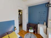 Chambre dans un appartement partagé de 8 chambres à...