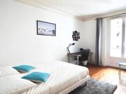 Chambre lumineuse et chaleureuse – 13m²