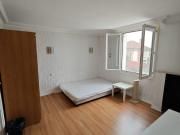 Chambre meublée dans maison