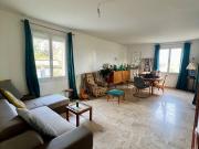 Chambre meublée dans une grande maison avec jardin