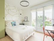 Chambre parfaitement équipée en grande maison