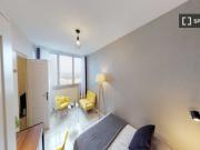 Chambre partagée dans un appartement de 4 chambres à...