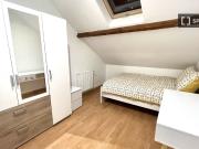 Chambres à louer dans un appartement de 14 chambres à...