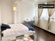 Chambres à louer dans un appartement de 6 chambres à...