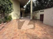 Chance Deal 666 Yards Beautiful Bungalow In Khayaban E...