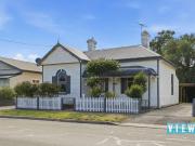 Character Cottage Close to CBD, University and Stadium