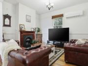 Character cottage, easy walk to Launceston General Hospital