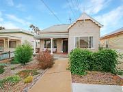 CHARACTER COTTAGE IN CENTRAL POSITION