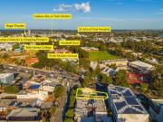 Large Terrace House, Green Title. Hallelujah!