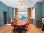 Charaktervolles Unternehmen trifft auf kosmopolitischen...