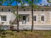 CHARENTAISE rénovée, cadre superbe, à Montendre 17