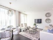 Charles Clowes Walk, London SW11, 2 bedroom flat to rent...