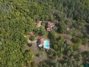 Charmant landgoed met 8 hectare, zwembad, drie huizen en...