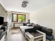 Charmante 2,5 Zimmer Wohnung mit Loggia und Einbauküche...