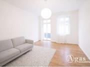 Charmante 2 Zi Altbauwohnung mit Balkon in ruhiger...