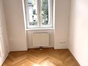 Charmante 2 Zimmer Altbau Wohnung, vis a vis Park, im...