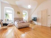 Charmante 2 Zimmer Altbauwohnung mit großzügigem Balkon...