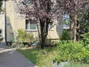 Charmante 2 Zimmer Wohnung mit Blick ins Grüne Mauer!