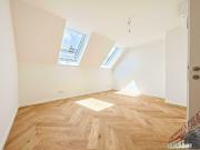 Charmante 3 Zimmer DG Wohnung mit Terrasse & Balkon...