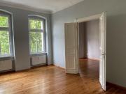 Charmante Altbauwohnung mit Balkon und Aufzug...