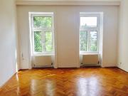 Charmante Altbauwohnung mit Balkon und Blick ins Grüne