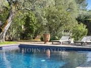 Charmante Bastide avec Tennis et oliveraie