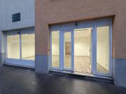 Charmante Büro oder Geschäftsfläche mit großer Glasfront