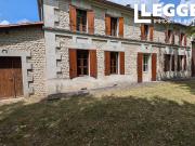 Charmante charentaise avec grenier de 153m² à aménager...