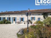 Charmante charentaise du XVII 4 chambres Double Garage...