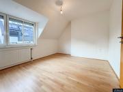 CHARMANTE DACHGESCHOSS MAISONETTE MIT WOHLFÜHLCHARAKTER...