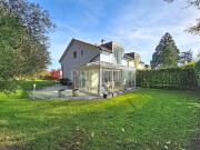 Charmante Doppelhaushälfte in einem Wohnviertel