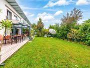 Charmante Doppelhaushälfte Minergie mit herrlichem Garten