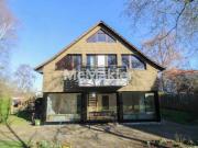 Charmante Doppelhaushälfte mit Garten, Balkon, Garage,...