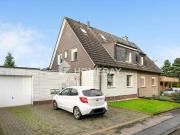 Charmante Doppelhaushälfte mit großem Grundstück und...